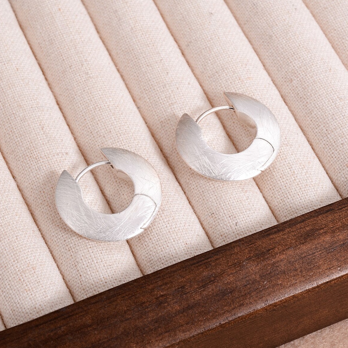 1 Pair Elegant Classical Simple Style Solid Color Plating Alloy Silver Plated Ear Studs display picture 5