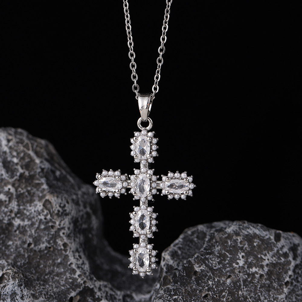 Classic Style Geometric Cross Copper Inlay Zircon Pendant Necklace display picture 3