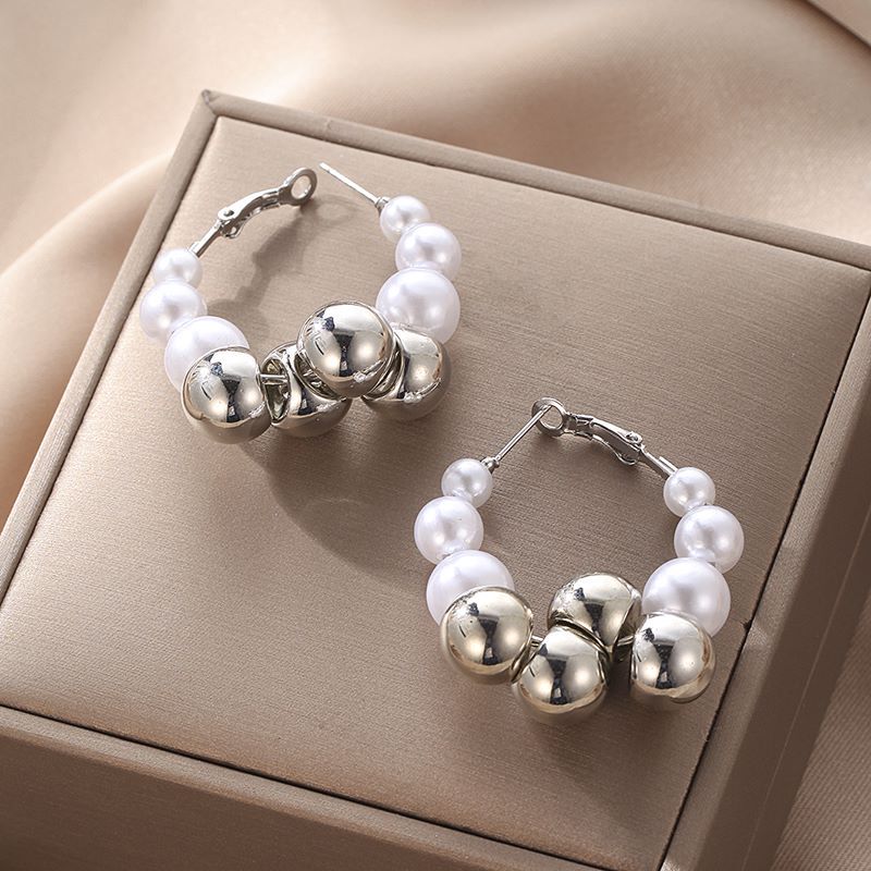 1 Paar Mode Einfacher Stil Einfarbig Legierung Perle Frau Reif Ohrringe display picture 2