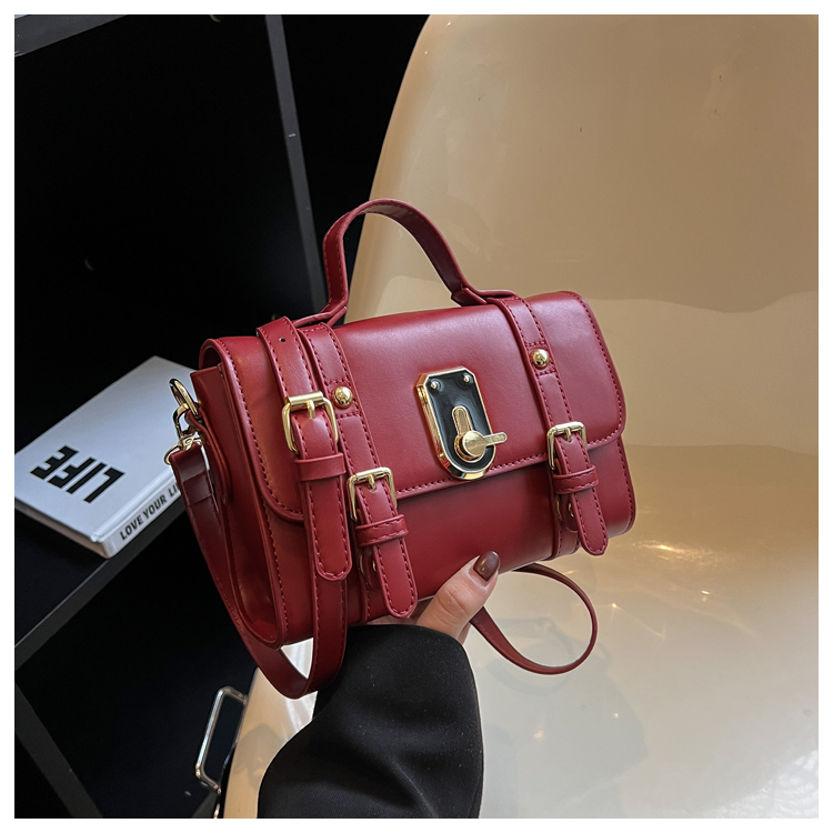 Women's Mini Spring&summer Pu Leather Solid Color Fashion Square Zipper Lock Clasp Handbag display picture 8
