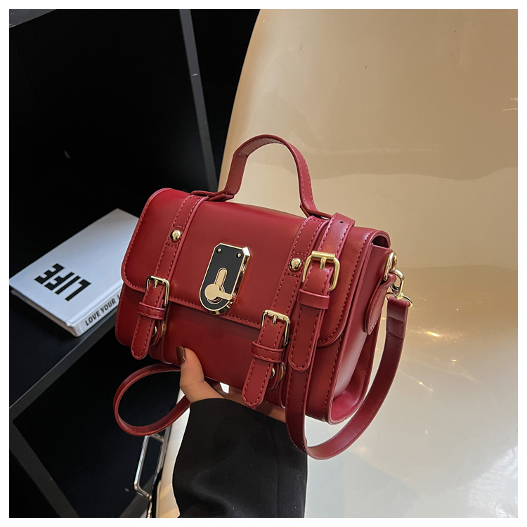 Women's Mini Spring&summer Pu Leather Solid Color Fashion Square Zipper Lock Clasp Handbag display picture 22