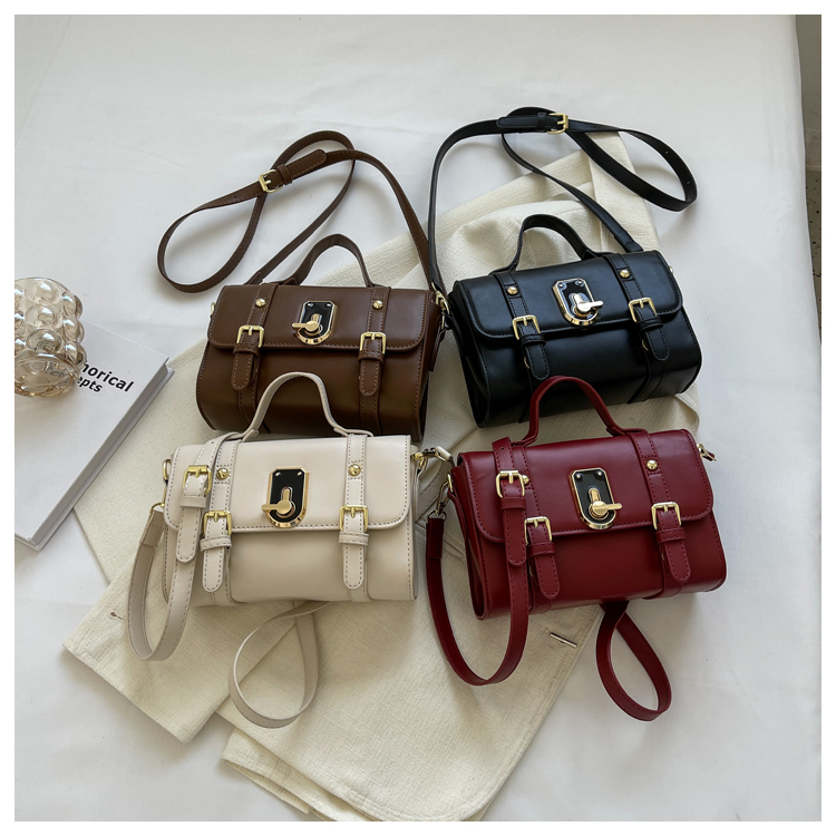 Women's Mini Spring&summer Pu Leather Solid Color Fashion Square Zipper Lock Clasp Handbag display picture 6