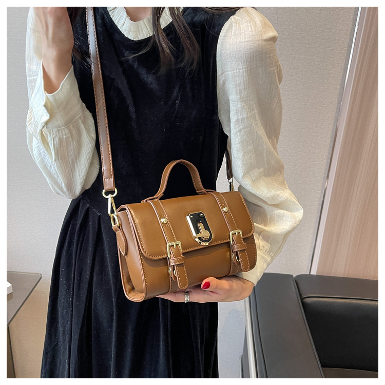 Women's Mini Spring&summer Pu Leather Solid Color Fashion Square Zipper Lock Clasp Handbag display picture 20