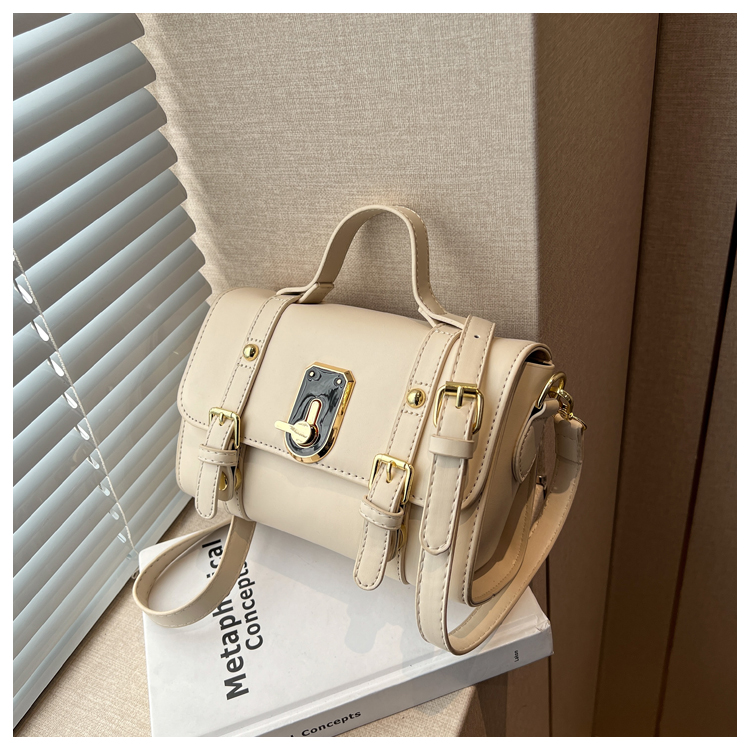Women's Mini Spring&summer Pu Leather Solid Color Fashion Square Zipper Lock Clasp Handbag display picture 19