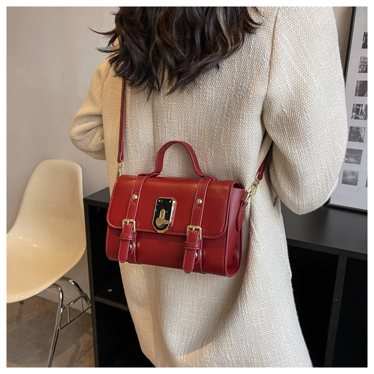 Women's Mini Spring&summer Pu Leather Solid Color Fashion Square Zipper Lock Clasp Handbag display picture 16