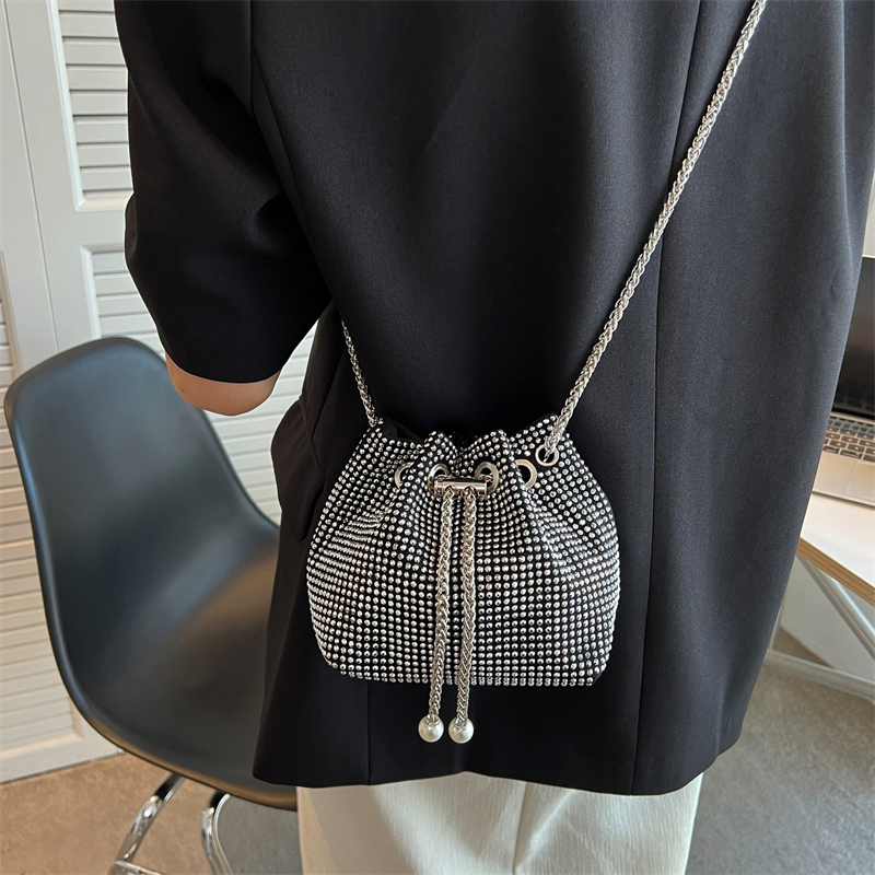 Women's Pu Leather Polka Dots Fashion Bucket String Crossbody Bag Bucket Bag Chain Bag display picture 2