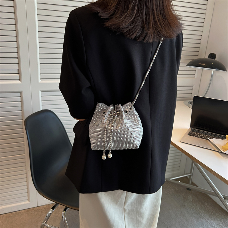Women's Pu Leather Polka Dots Fashion Bucket String Crossbody Bag Bucket Bag Chain Bag display picture 3