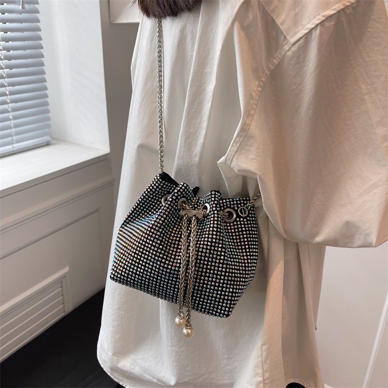 Women's Pu Leather Polka Dots Fashion Bucket String Crossbody Bag Bucket Bag Chain Bag display picture 6