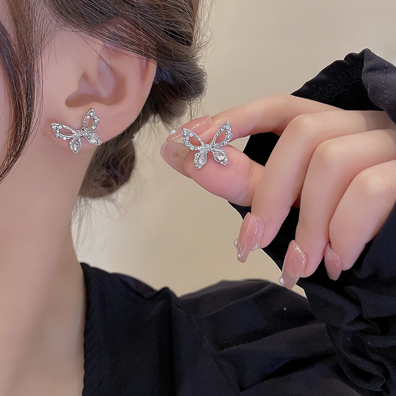1 Pair Fashion Butterfly Alloy Plating Hollow Out Inlay Rhinestones Silver Plated Women's Ear Studs display picture 1