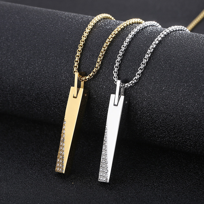 Fashion Geometric Titanium Steel Inlay Artificial Diamond Pendant Necklace 1 Piece display picture 3