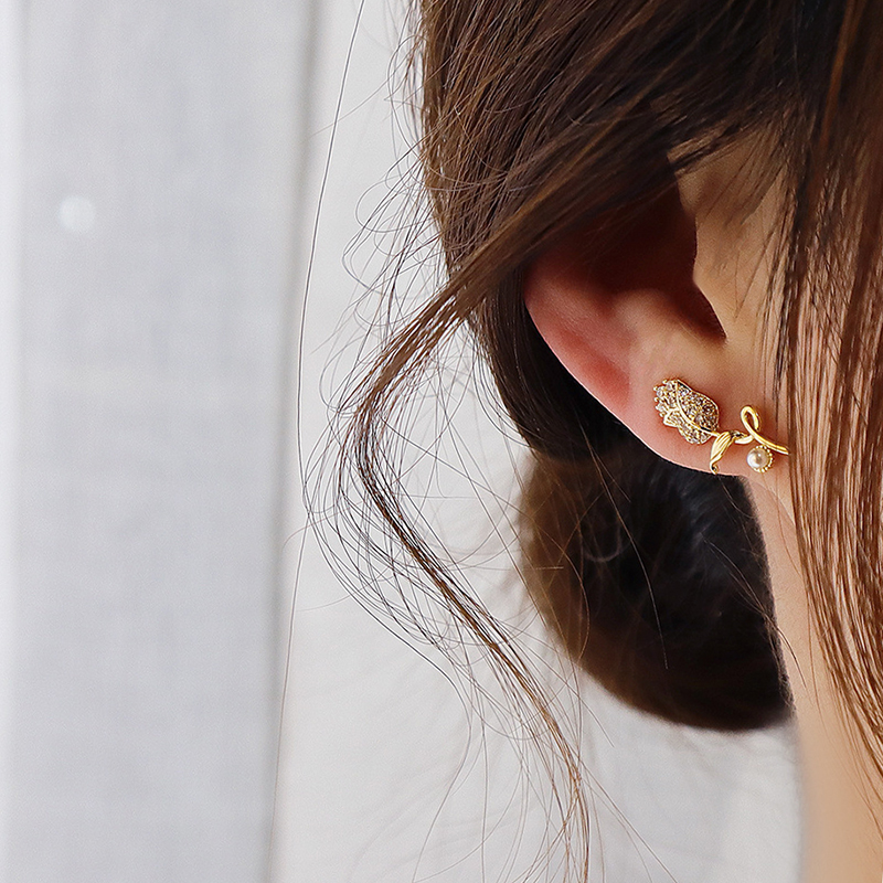 1 Pair Fashion Flower Alloy Inlay Rhinestones Gold Plated Women's Ear Studs display picture 6