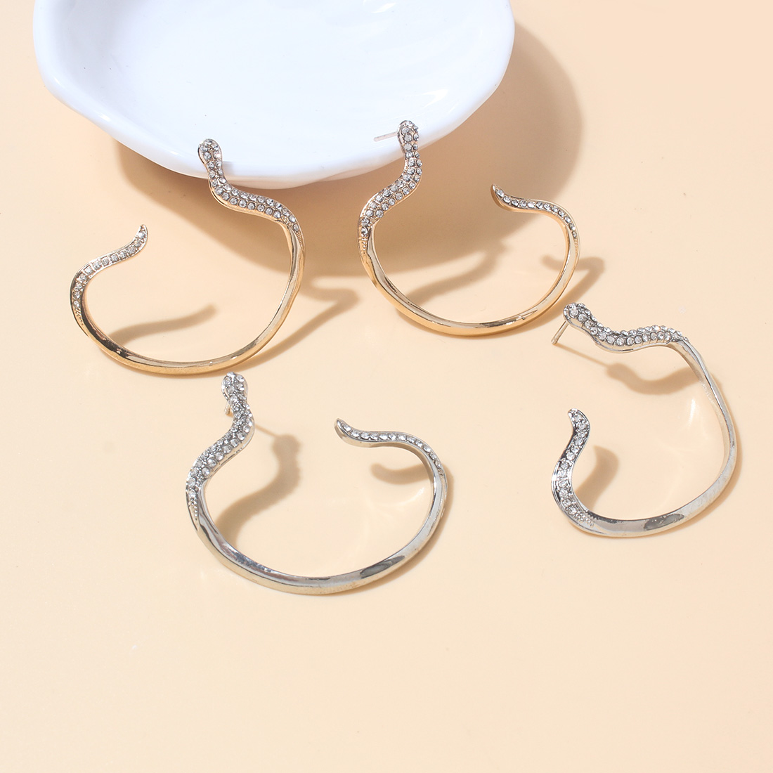 1 Pair Vacation Modern Style Simple Style Snake Alloy Plating Artificial Rhinestones Women's Earrings display picture 4