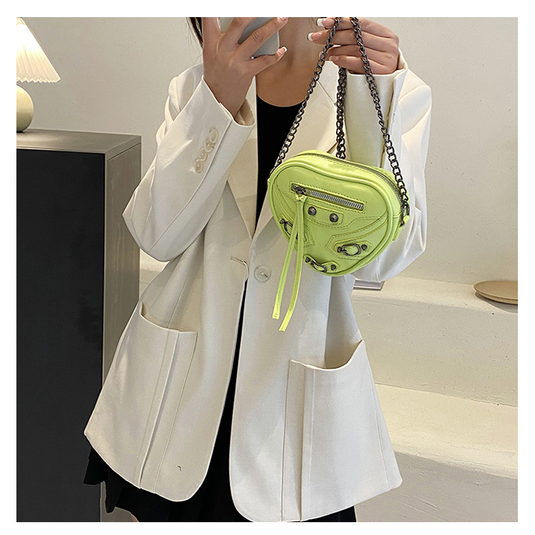 Women's Pu Leather Solid Color Fashion Heart-shaped Zipper Shoulder Bag Crossbody Bag display picture 2