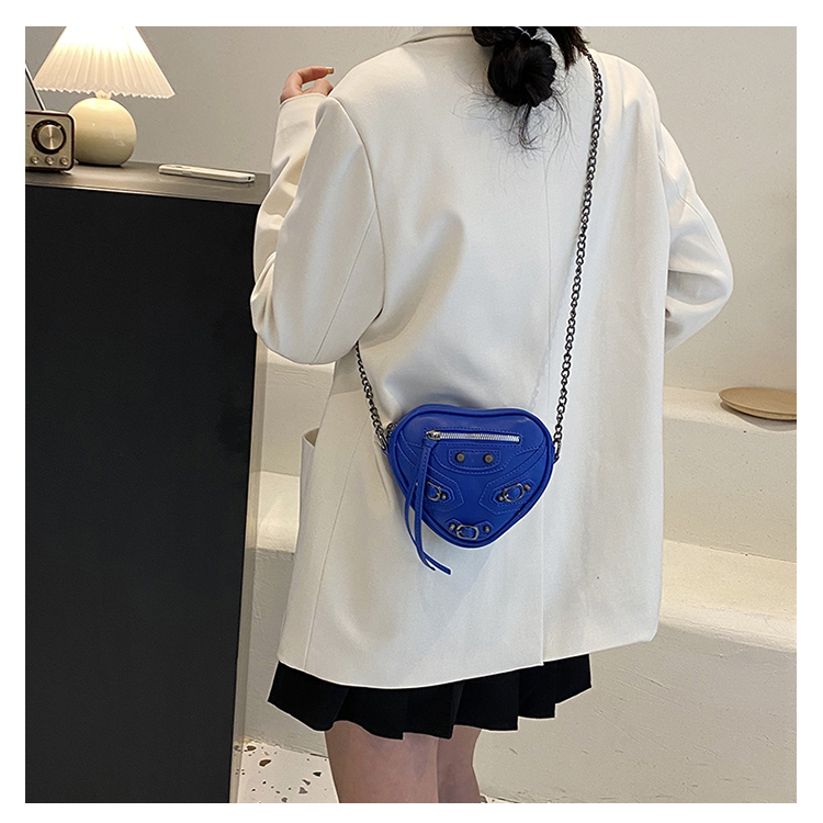 Women's Pu Leather Solid Color Fashion Heart-shaped Zipper Shoulder Bag Crossbody Bag display picture 3