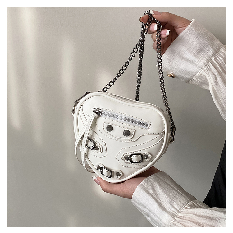Women's Pu Leather Solid Color Fashion Heart-shaped Zipper Shoulder Bag Crossbody Bag display picture 6