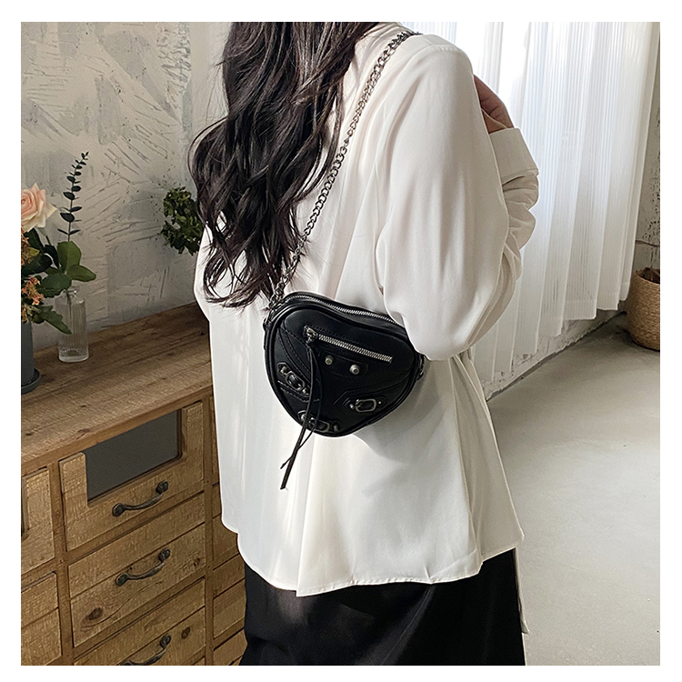 Women's Pu Leather Solid Color Fashion Heart-shaped Zipper Shoulder Bag Crossbody Bag display picture 13