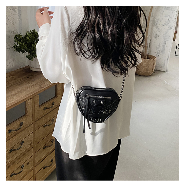 Women's Pu Leather Solid Color Fashion Heart-shaped Zipper Shoulder Bag Crossbody Bag display picture 8