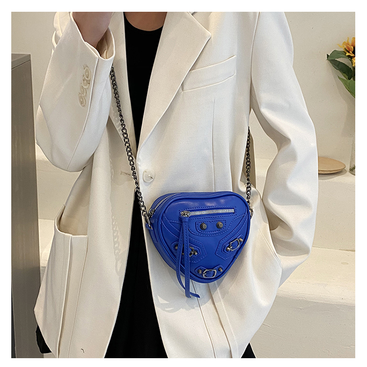 Women's Pu Leather Solid Color Fashion Heart-shaped Zipper Shoulder Bag Crossbody Bag display picture 16