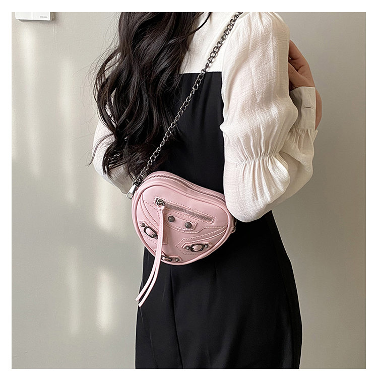 Women's Pu Leather Solid Color Fashion Heart-shaped Zipper Shoulder Bag Crossbody Bag display picture 17