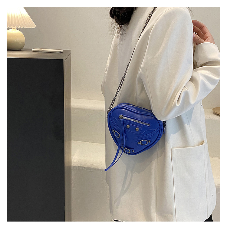 Women's Pu Leather Solid Color Fashion Heart-shaped Zipper Shoulder Bag Crossbody Bag display picture 9