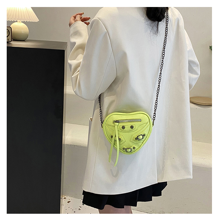 Women's Pu Leather Solid Color Fashion Heart-shaped Zipper Shoulder Bag Crossbody Bag display picture 15