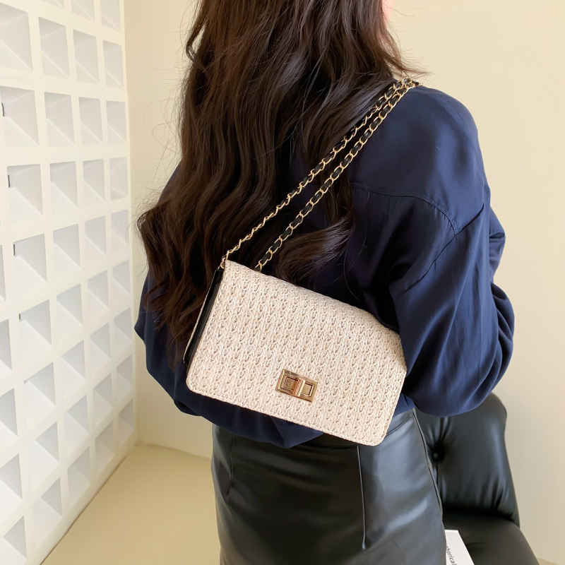 Women's Straw Solid Color Vacation Metal Button Square Lock Clasp Crossbody Bag display picture 2