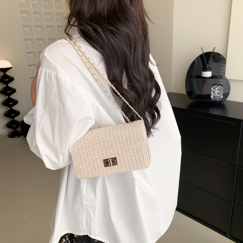 Women's Straw Solid Color Vacation Metal Button Square Lock Clasp Crossbody Bag display picture 3