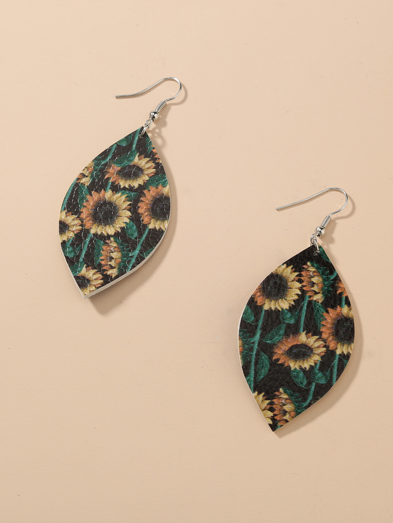 1 Pair Retro Sunflower Fruit Pu Leather Drop Earrings display picture 3
