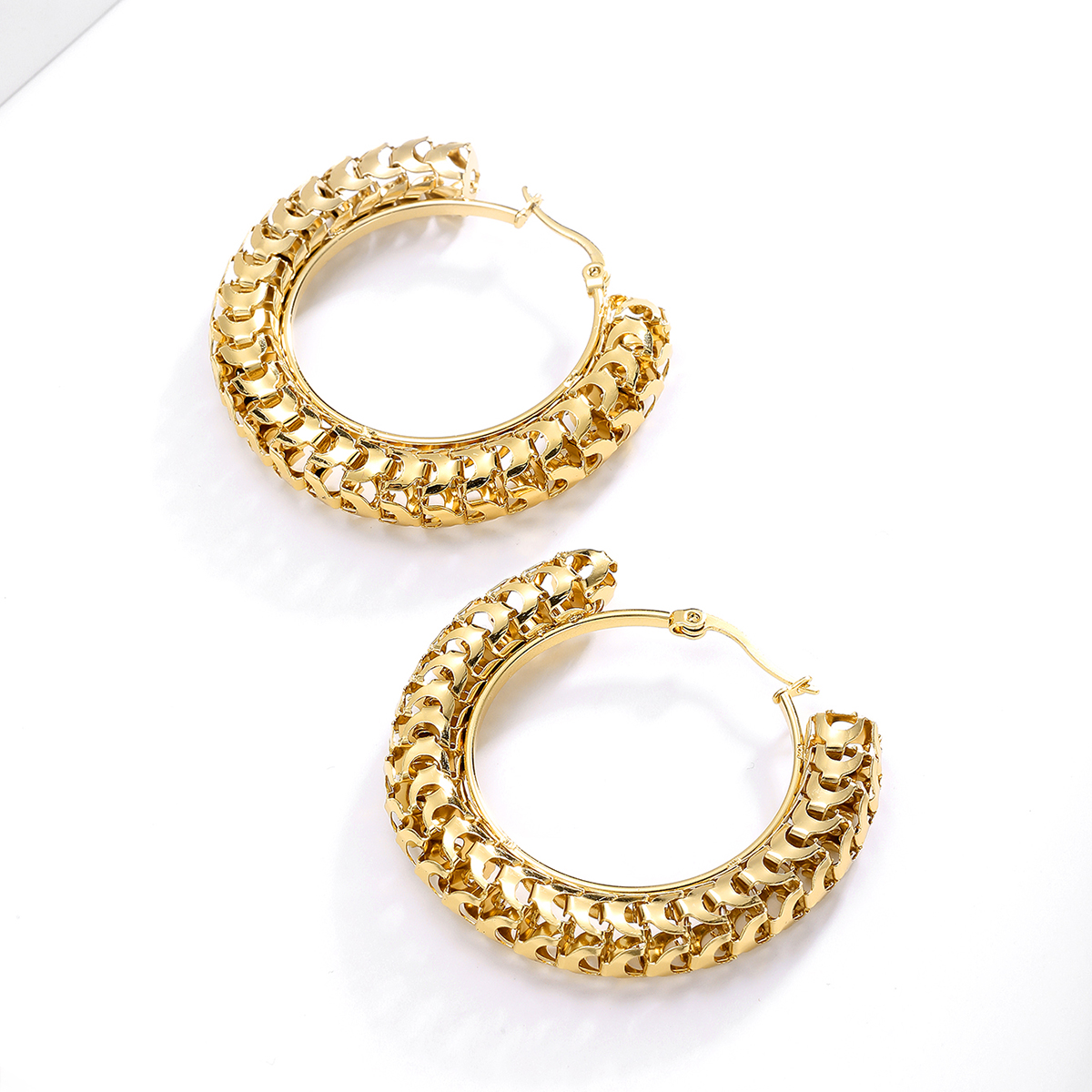 1 Pair Retro Circle Stainless Steel Hollow Out Hoop Earrings display picture 3
