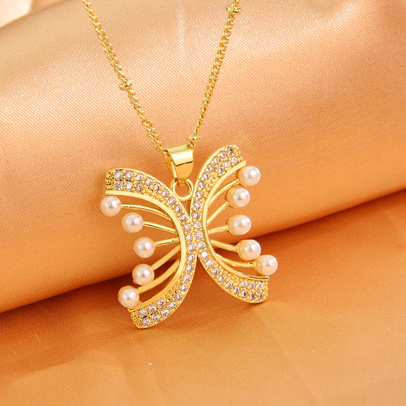Sweet Butterfly Copper Plating Pearl Zircon 18k Gold Plated Pendant Necklace display picture 2