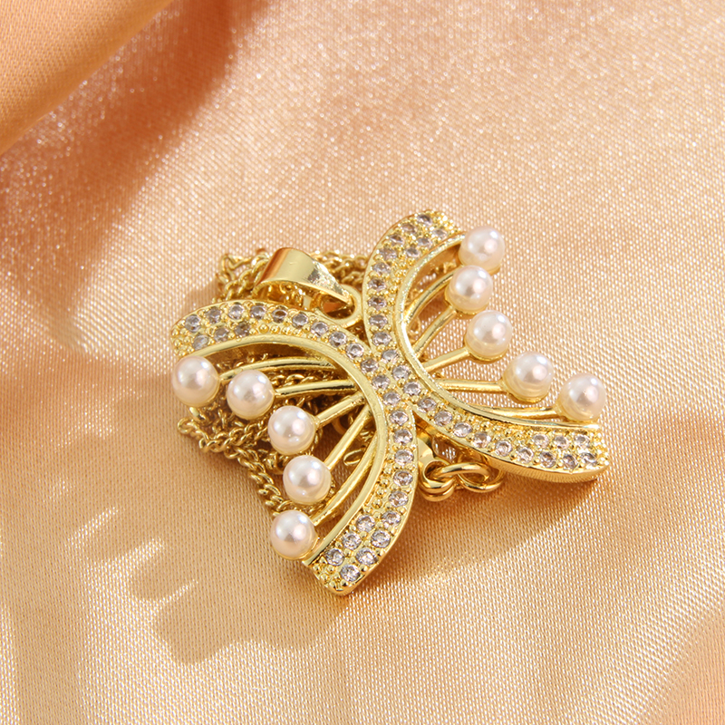 Sweet Butterfly Copper Plating Pearl Zircon 18k Gold Plated Pendant Necklace display picture 3