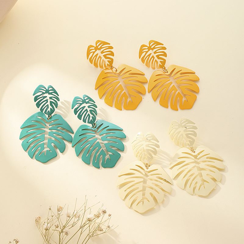 1 Pair Vacation Leaves Alloy Hollow Out Women's Drop Earrings display picture 3