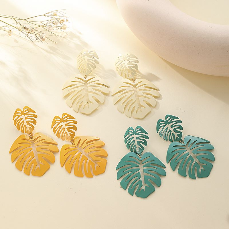 1 Pair Vacation Leaves Alloy Hollow Out Women's Drop Earrings display picture 2
