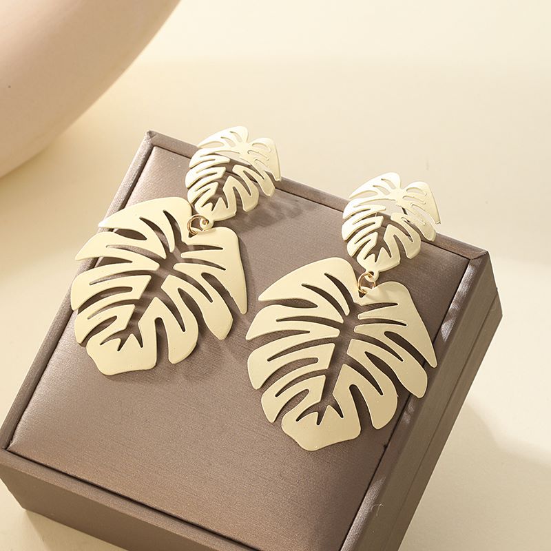 1 Pair Vacation Leaves Alloy Hollow Out Women's Drop Earrings display picture 6
