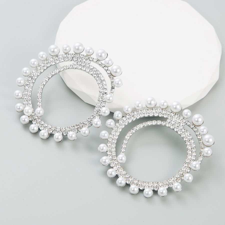 Bijoux En Gros 1 Paire Glamour Rond Alliage Strass Perle Plaqué Argent Boucles D'oreilles display picture 4