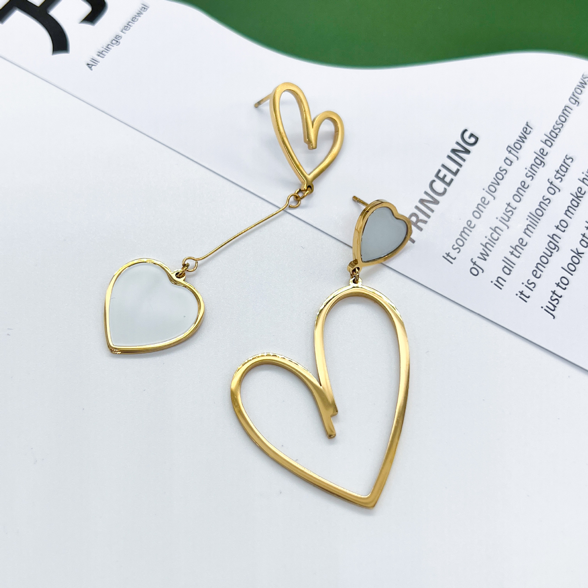 1 Pair Y2k Fashion Romantic Heart Shape Alloy Asymmetrical Women's Drop Earrings display picture 9