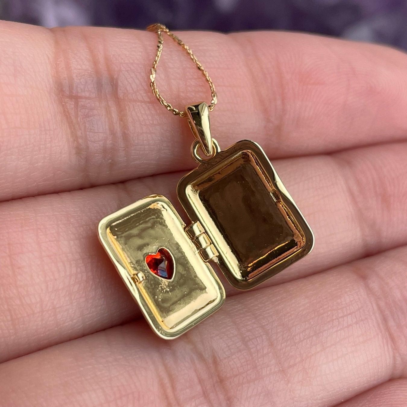 Glass Copper Retro Plating Inlay Heart Shape Rectangle Zircon Pendant Necklace display picture 3