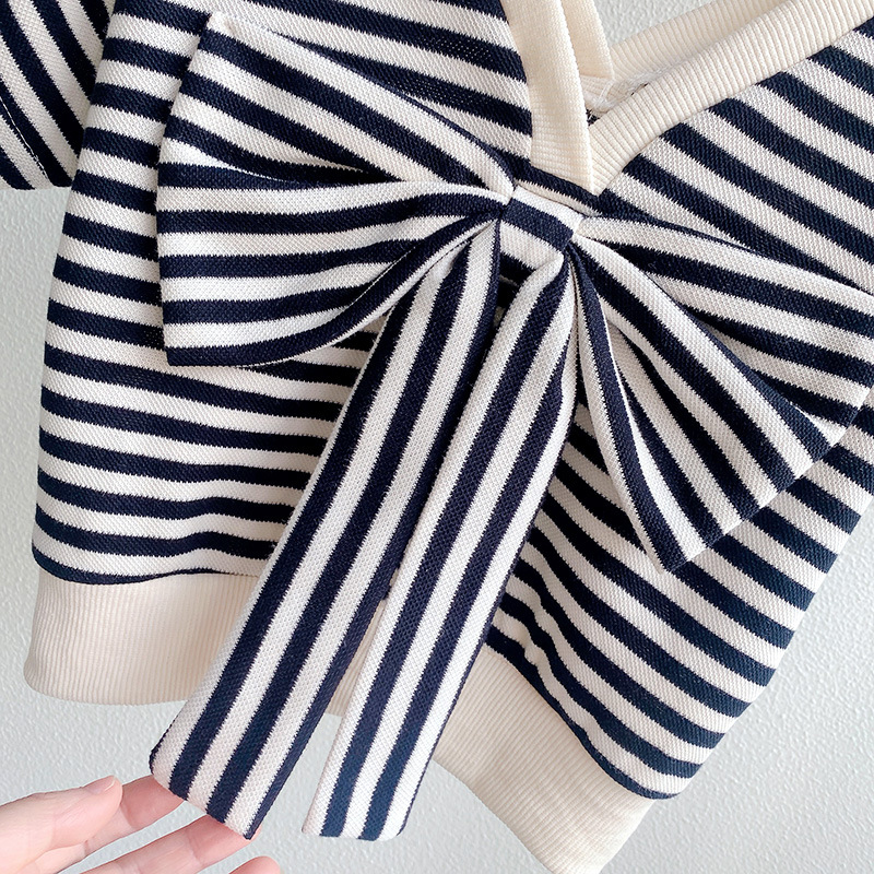 Mode Streifen Bogenknoten Baumwolle Spandex Polyester Mädchen Kleidung Sets display picture 9