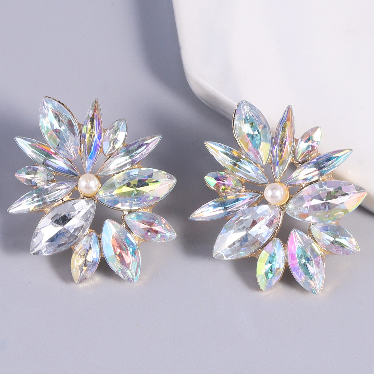 1 Paar Elegant Luxuriös Glänzend Geometrisch Künstlicher Kristall Legierung Frau Tropfenohrringe display picture 1