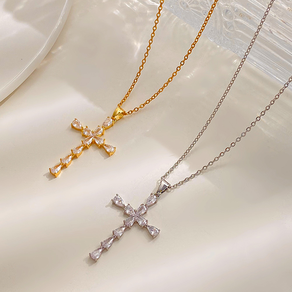 1 Piece Vintage Style Cross Stainless Steel Inlay Diamond Pendant Necklace display picture 5
