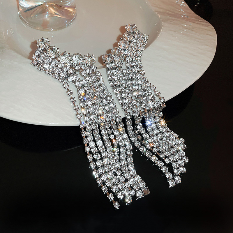 1 Pair Luxurious Tassel Alloy Inlay Rhinestones Women's Drop Earrings display picture 1