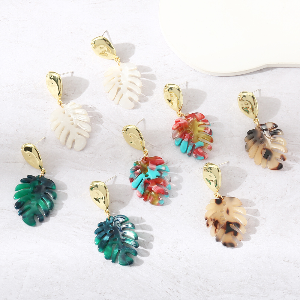 1 Pair Fashion Leaves Plastic Resin Gold Plated Women's Drop Earrings display picture 1