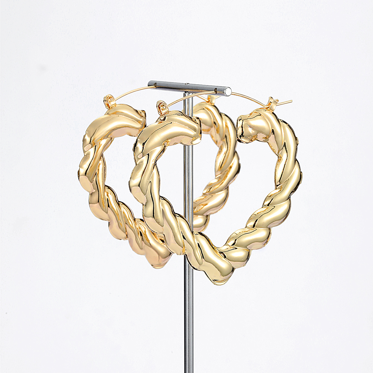 1 Pair Exaggerated Heart Shape Plating Iron Hoop Earrings display picture 2