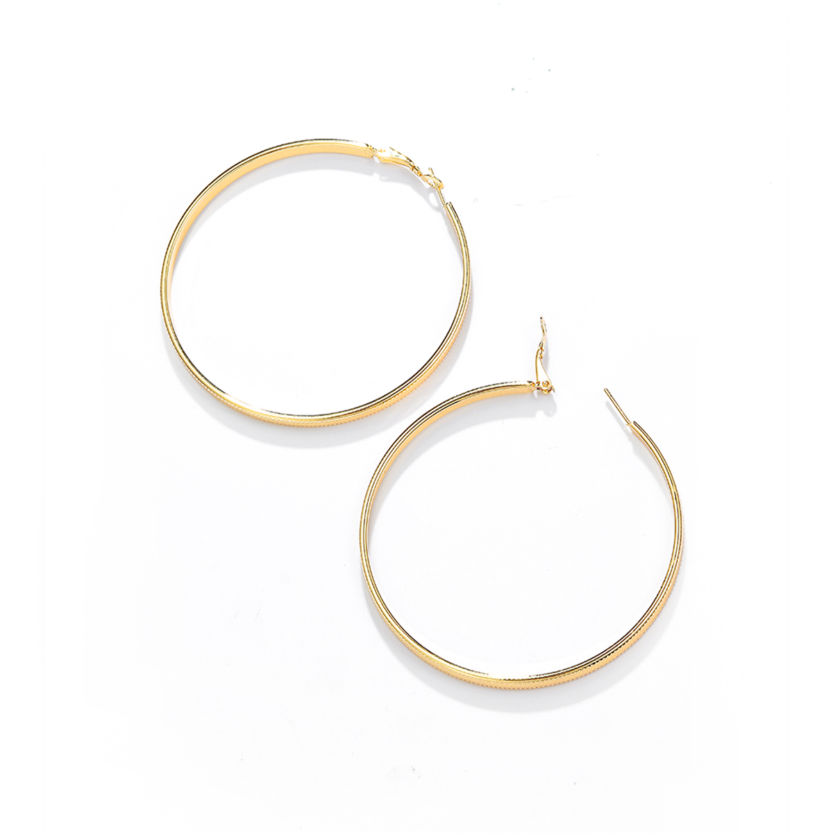 1 Pair Exaggerated Circle Plating Iron Hoop Earrings display picture 4
