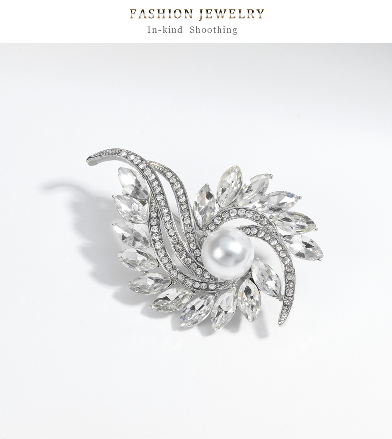 Moda Flor Aleación Embutido Cristal Diamantes De Imitación Perla Mujeres Broches display picture 7