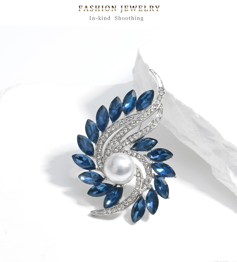 Fashion Flower Alloy Inlay Crystal Rhinestones Pearl Women's Brooches display picture 6