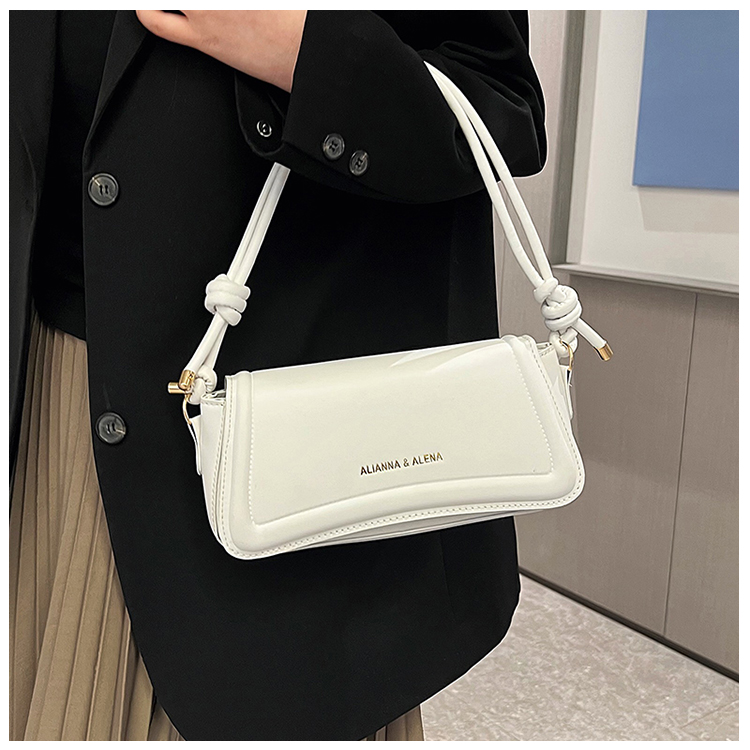 Women's Mini All Seasons Pu Leather Solid Color Fashion Square Magnetic Buckle Underarm Bag display picture 8