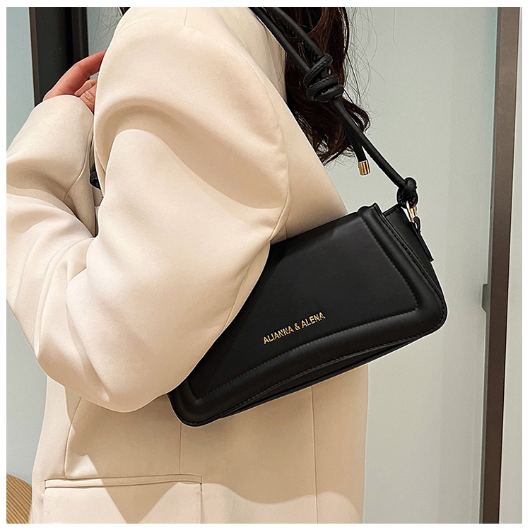 Women's Mini All Seasons Pu Leather Solid Color Fashion Square Magnetic Buckle Underarm Bag display picture 9