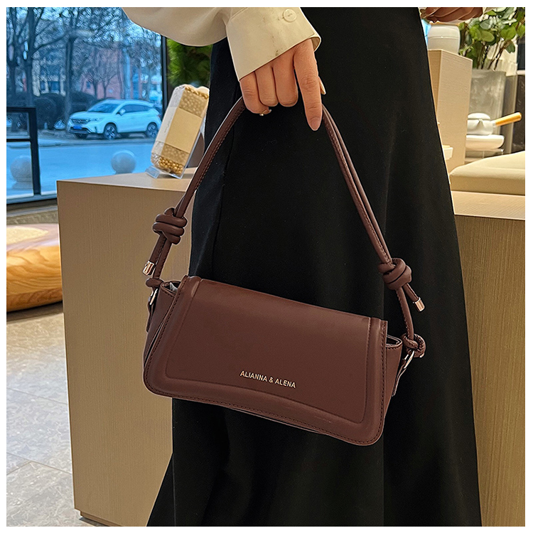 Women's Mini All Seasons Pu Leather Solid Color Fashion Square Magnetic Buckle Underarm Bag display picture 12