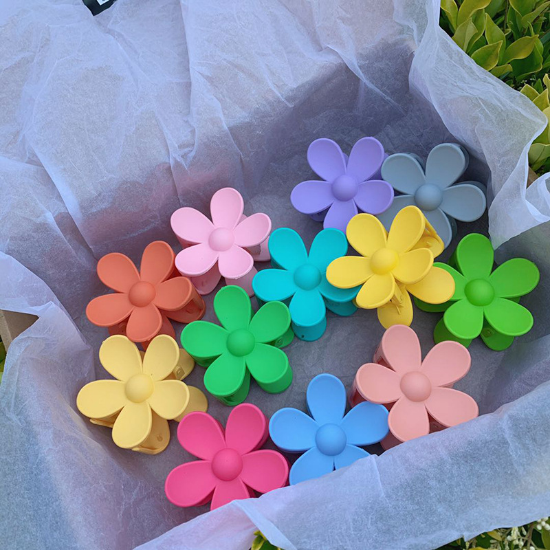 Korean Style Solid Color Flower Plastic Resin Hair Clip display picture 1